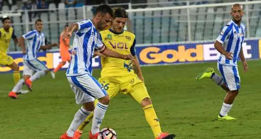 Il Chievo dell'allenatore trentino Maran vince a Pescara, ora è terzo