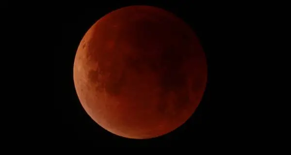 È la notte della Superluna, grande come non era dal 1948