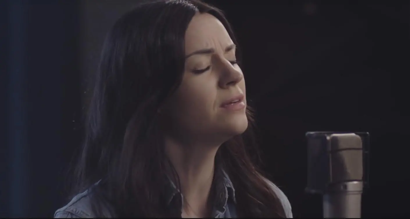 «Down by the Water», struggente assaggio del nuovo album di Amy Macdonald