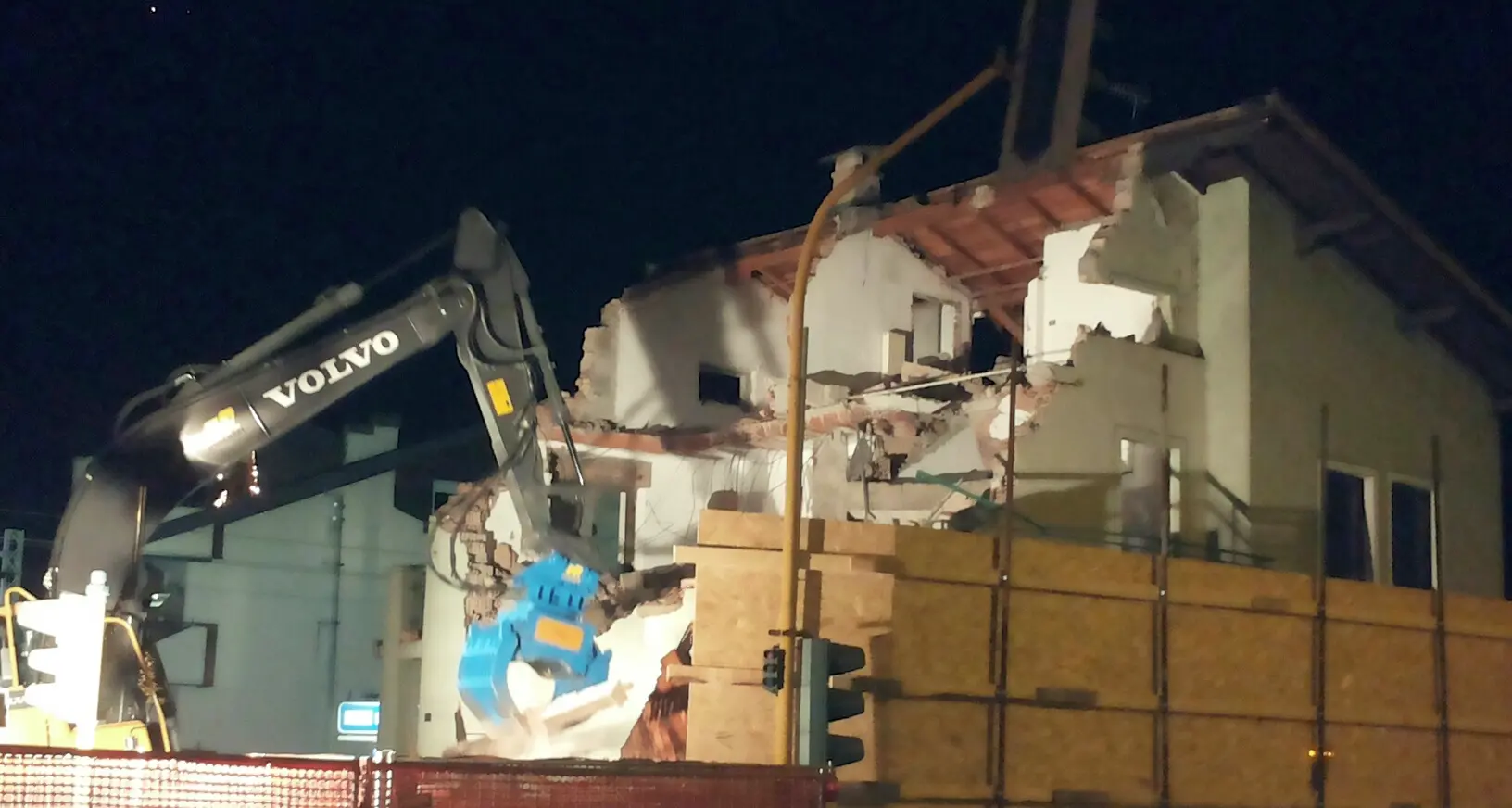 Lavis, in una notte demolita la stazione della Trento-Malé