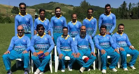 «Non si sputa sulla palla» Cricket in crisi per il virus