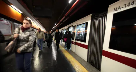 \"Qui non si fuma\", pestato in metro Roma, è grave