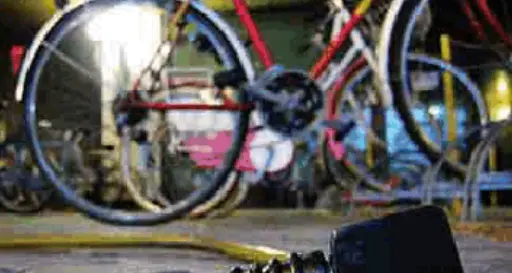 Gli rubano la bicicletta Rintraccia il ladro in città