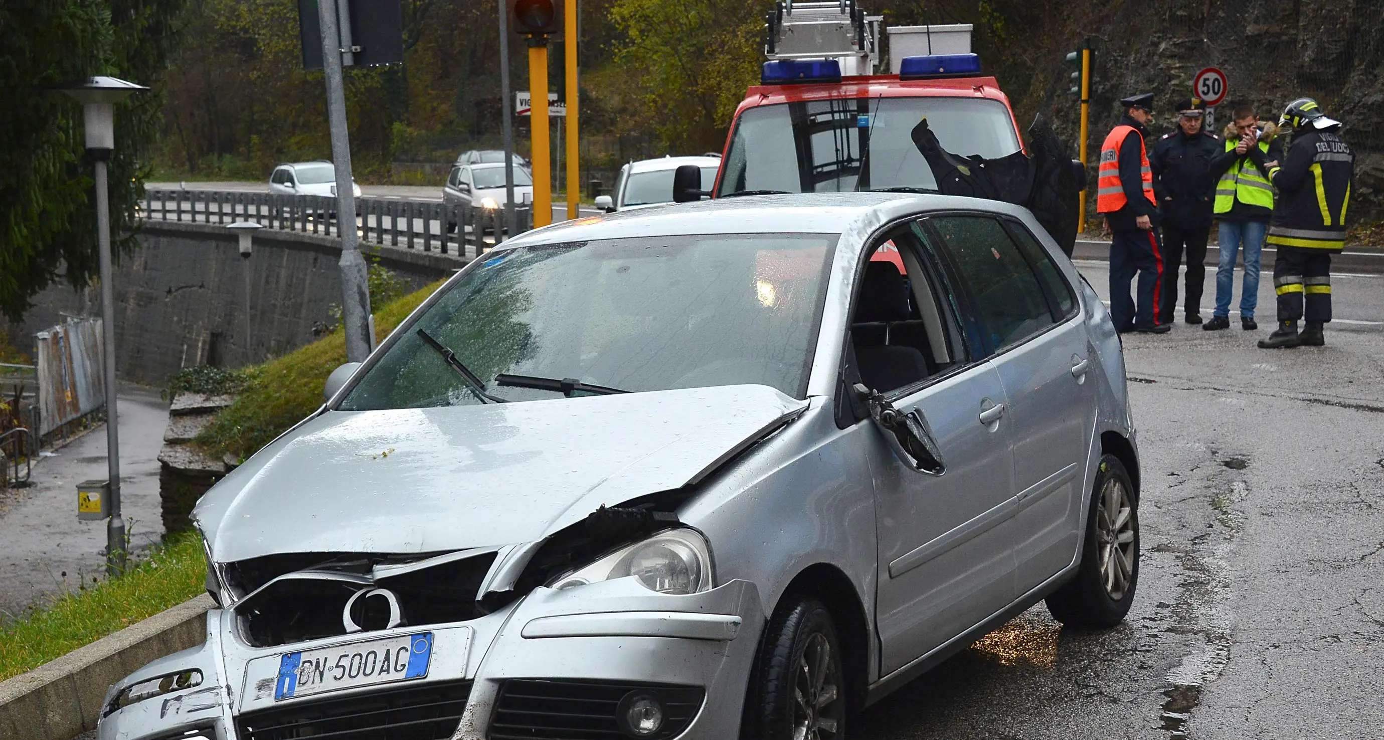 Si cappotta con l'auto a Vigolo Baselga