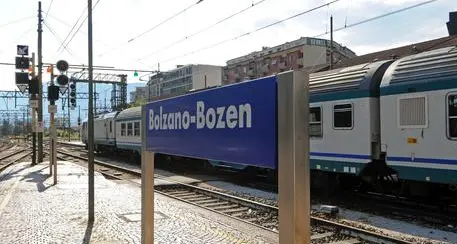 Bolzano, profugo travolto dal treno Cercava di salire su un un «merci»