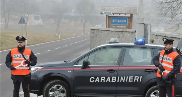 Rendena, gli ritirano la patente di guida L'uomo dà fuoco all'auto: denunciato