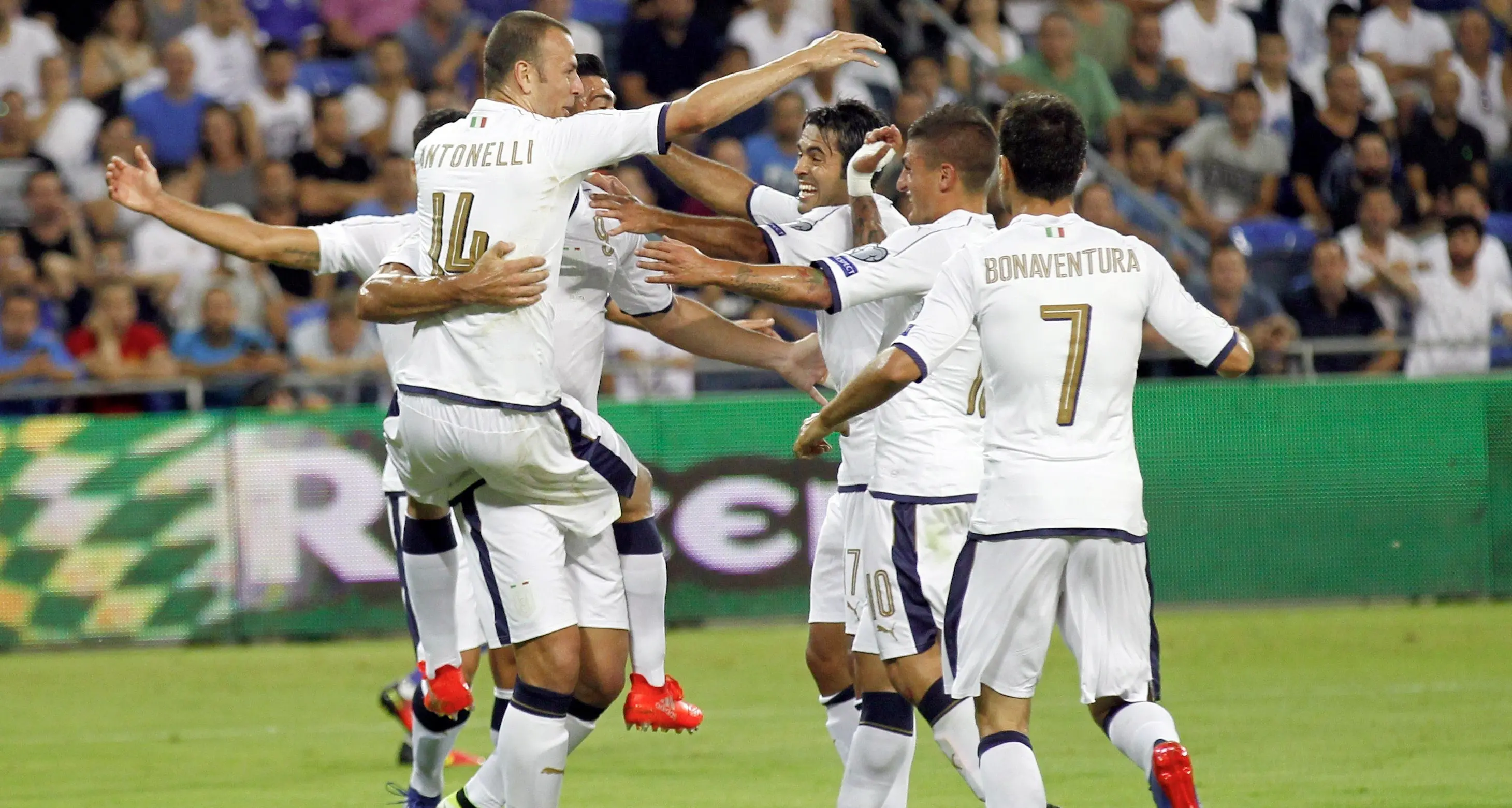 Saluto romano dei tifosi la Fifa multa l'Italia