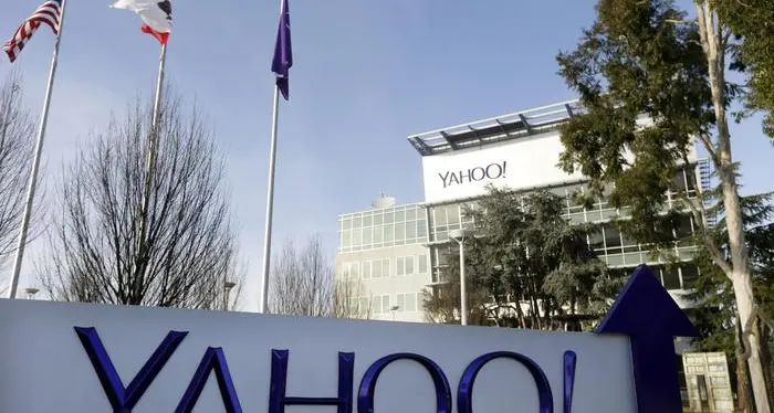 Bufera su Yahoo: milioni di email passate all'Fbi