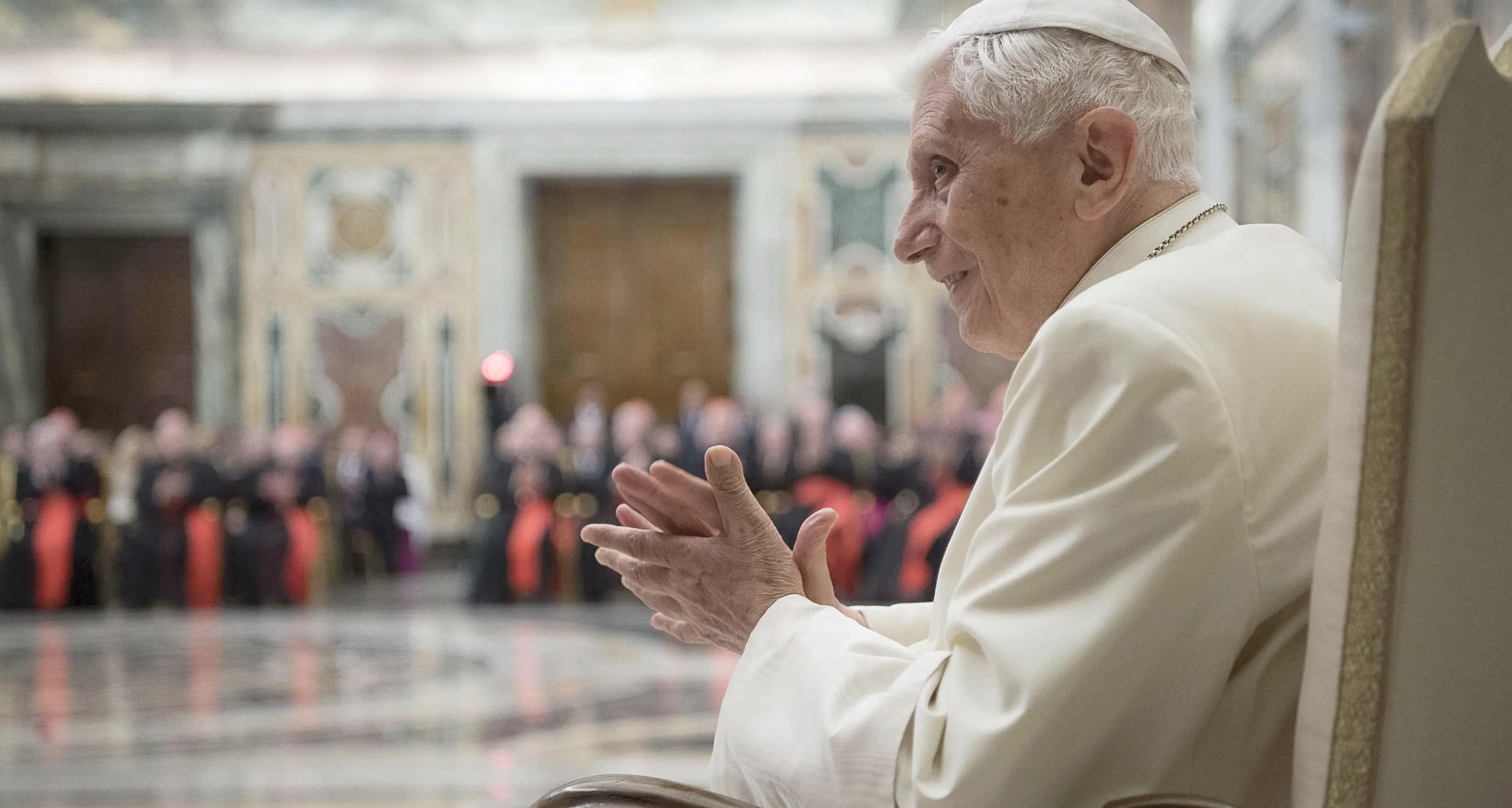 Ratzinger, papa umanissimo «Che noia le visite dei politici»