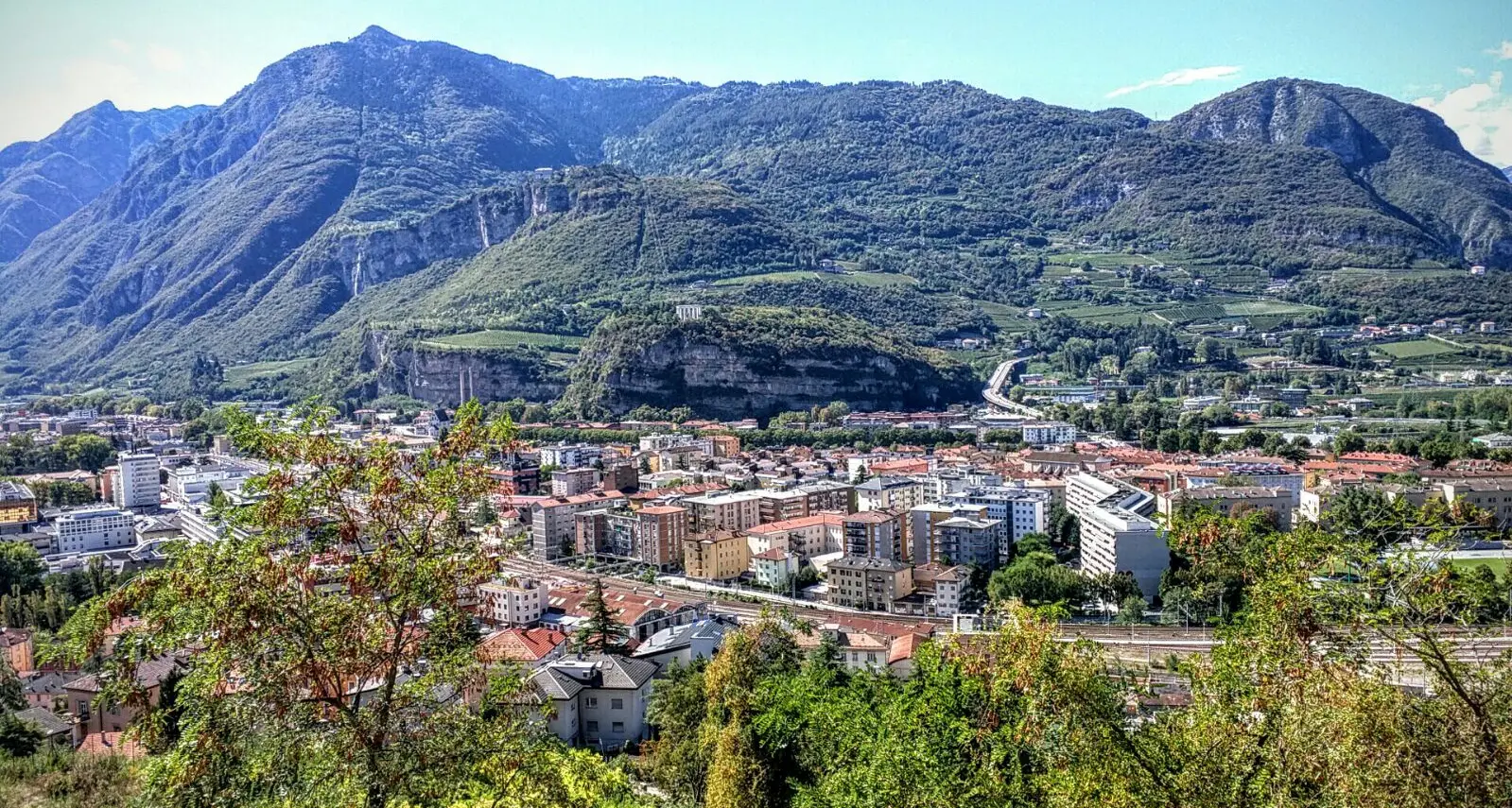Ci sono sempre meno bambini, sempre più anziani e da soli: Trento è turistica, ma invecchia