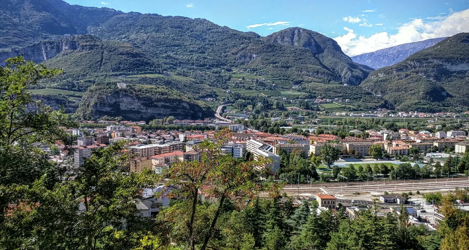 Lavaggio strade a Trento: i divieti