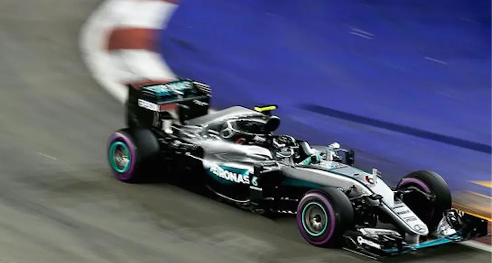 F1: Singapore, vince Mercedes Rosberg