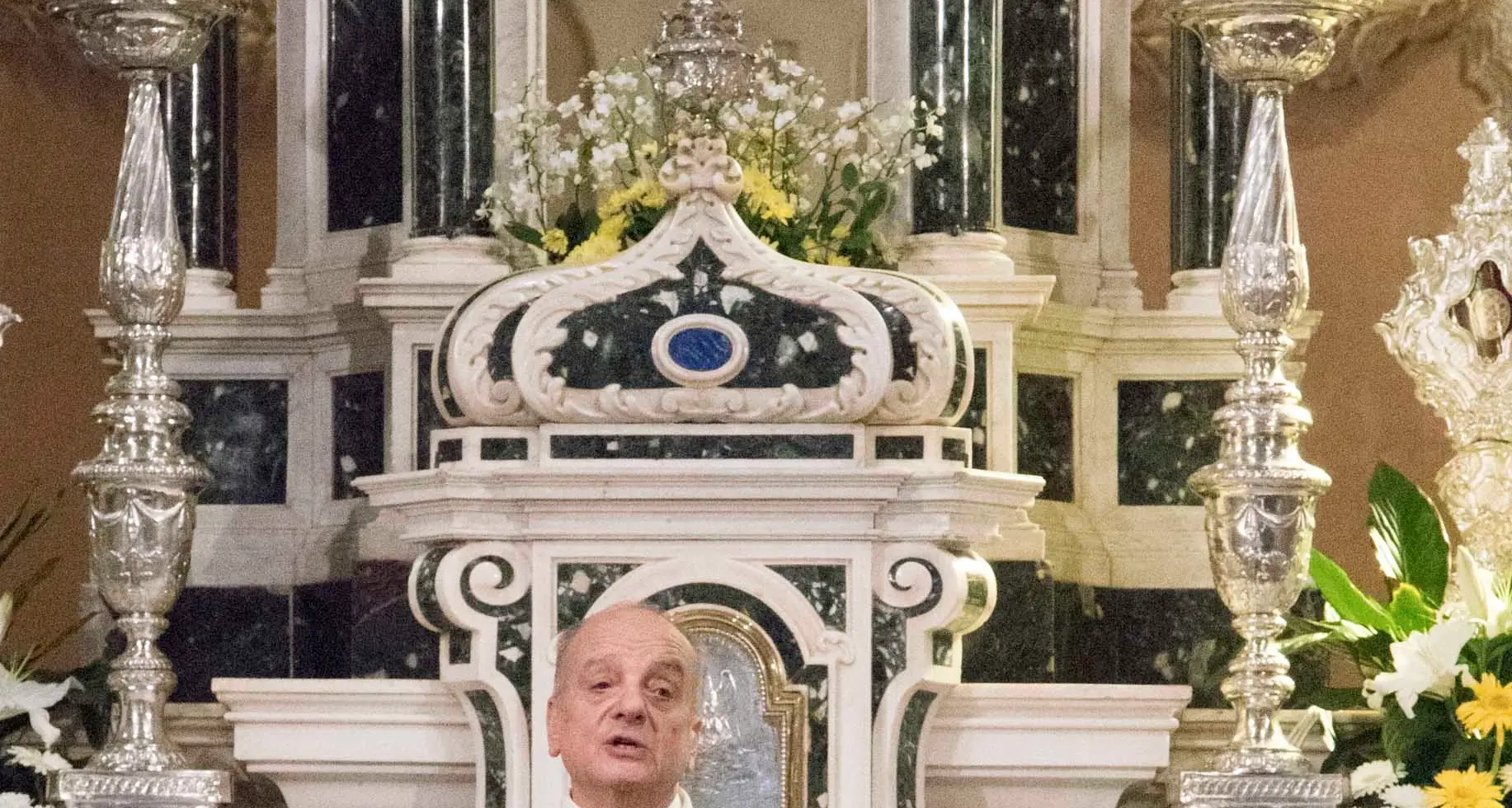 La comunità cattolica saluta don Giovanni Binda