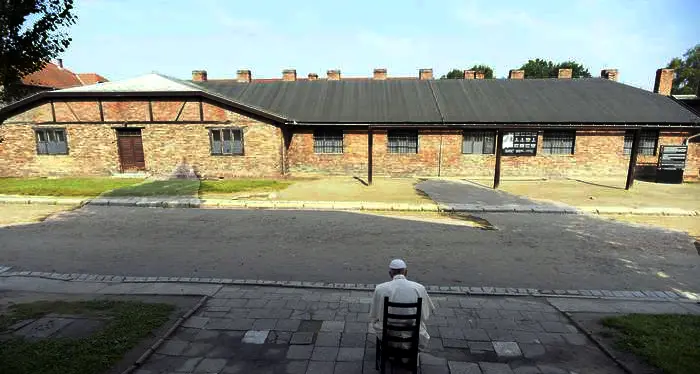 Papa Francesco ad Auschwitz