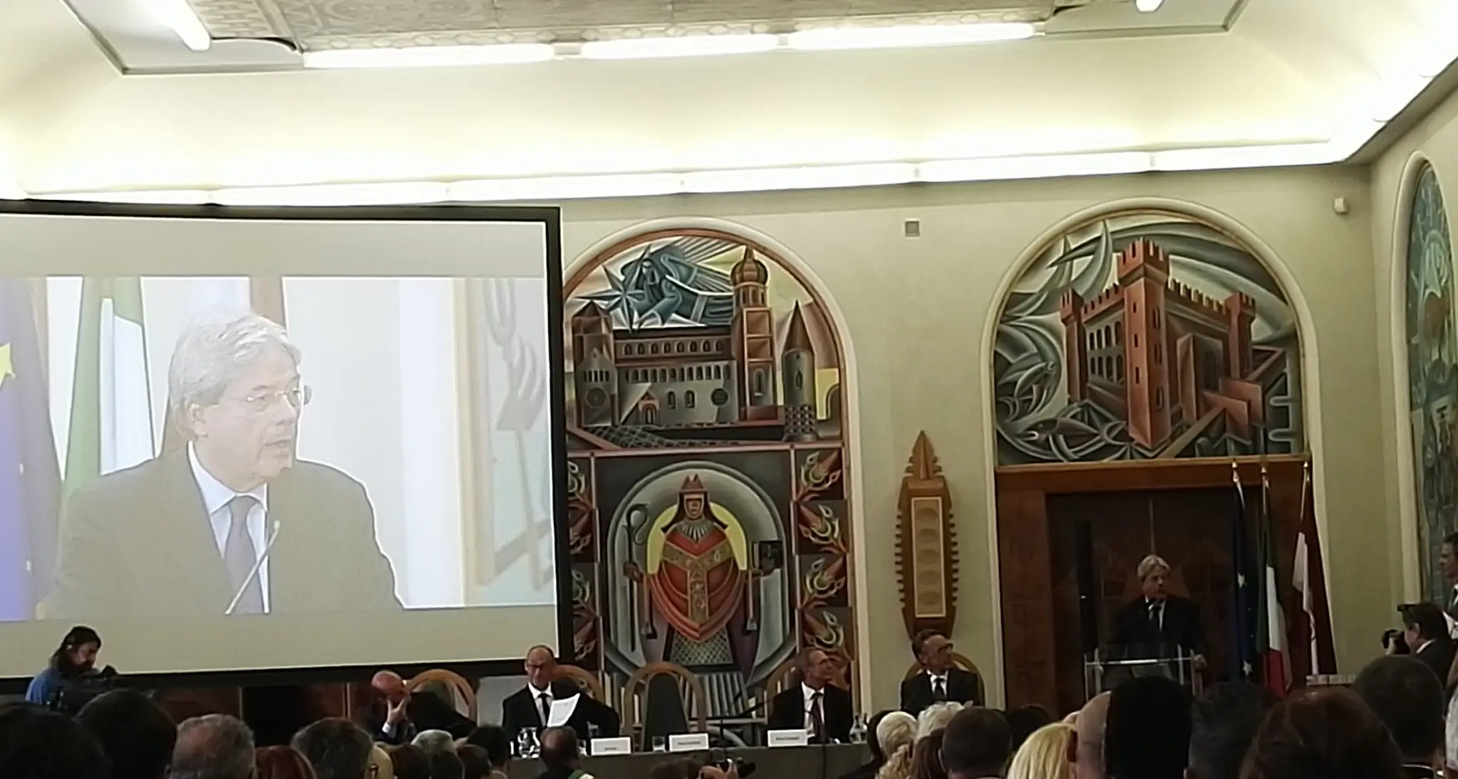 Giornata dell'autonomia nel settantesimo dell'accordo Il ministro Gentiloni: diciamo no a nuovi muri in Europa