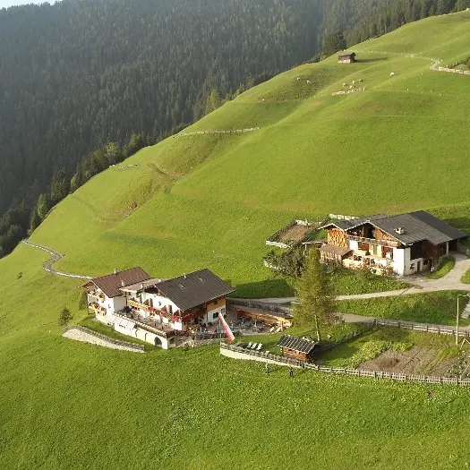 Rifugi, presìdi di cultura e vita alpina