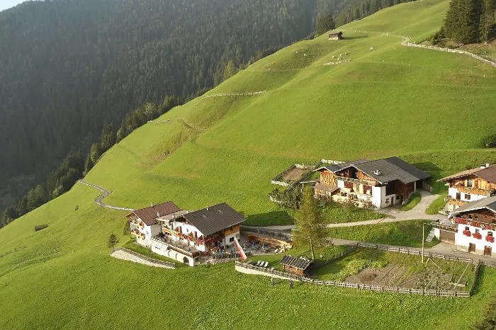Rifugi, presìdi di cultura e vita alpina