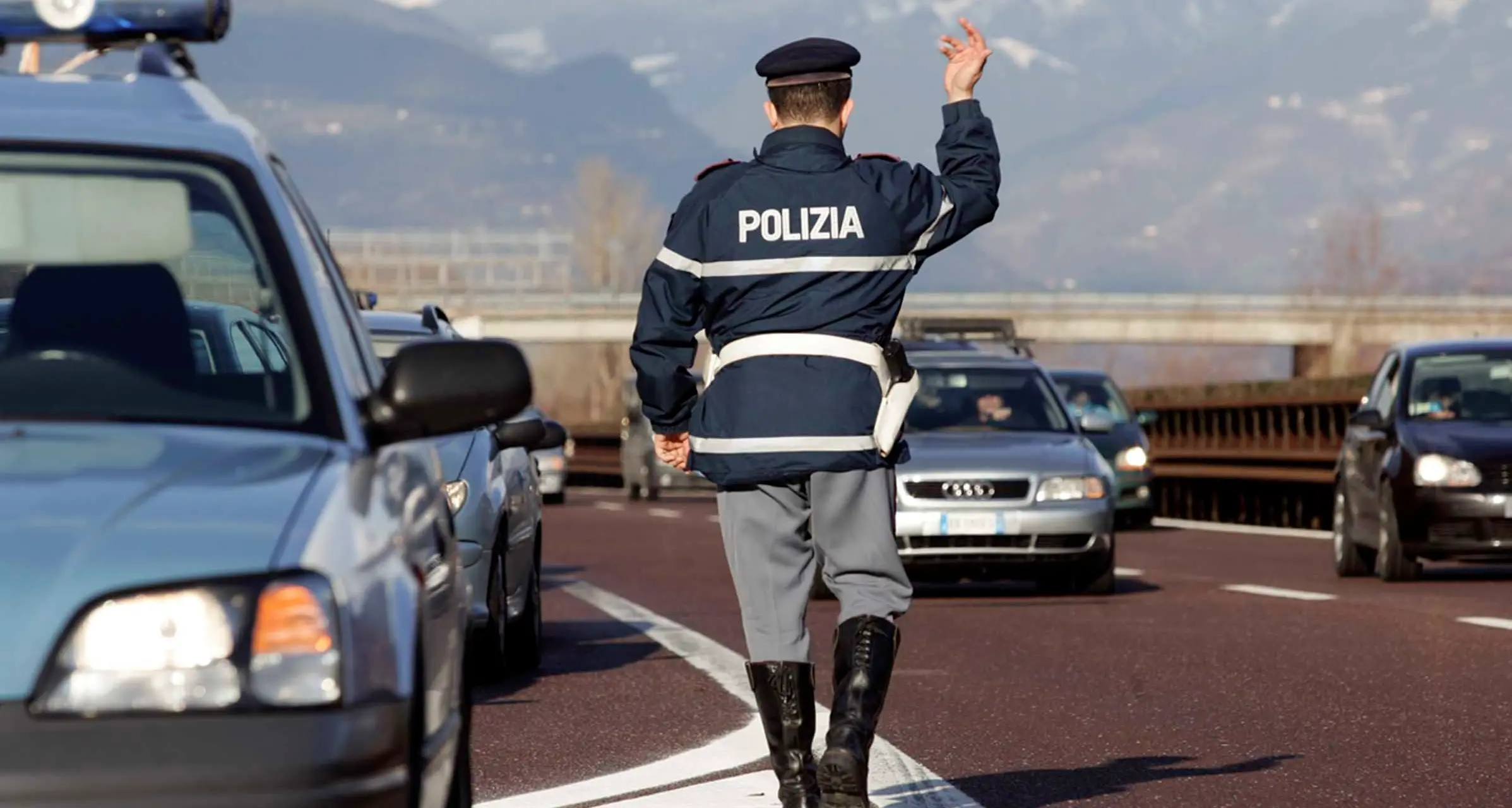 «Autoscontro» per scappare al controllo della polstrada