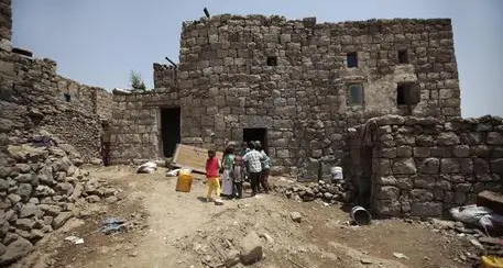 Bombe sull'ospedale di Medici senza frontiere in Yemen