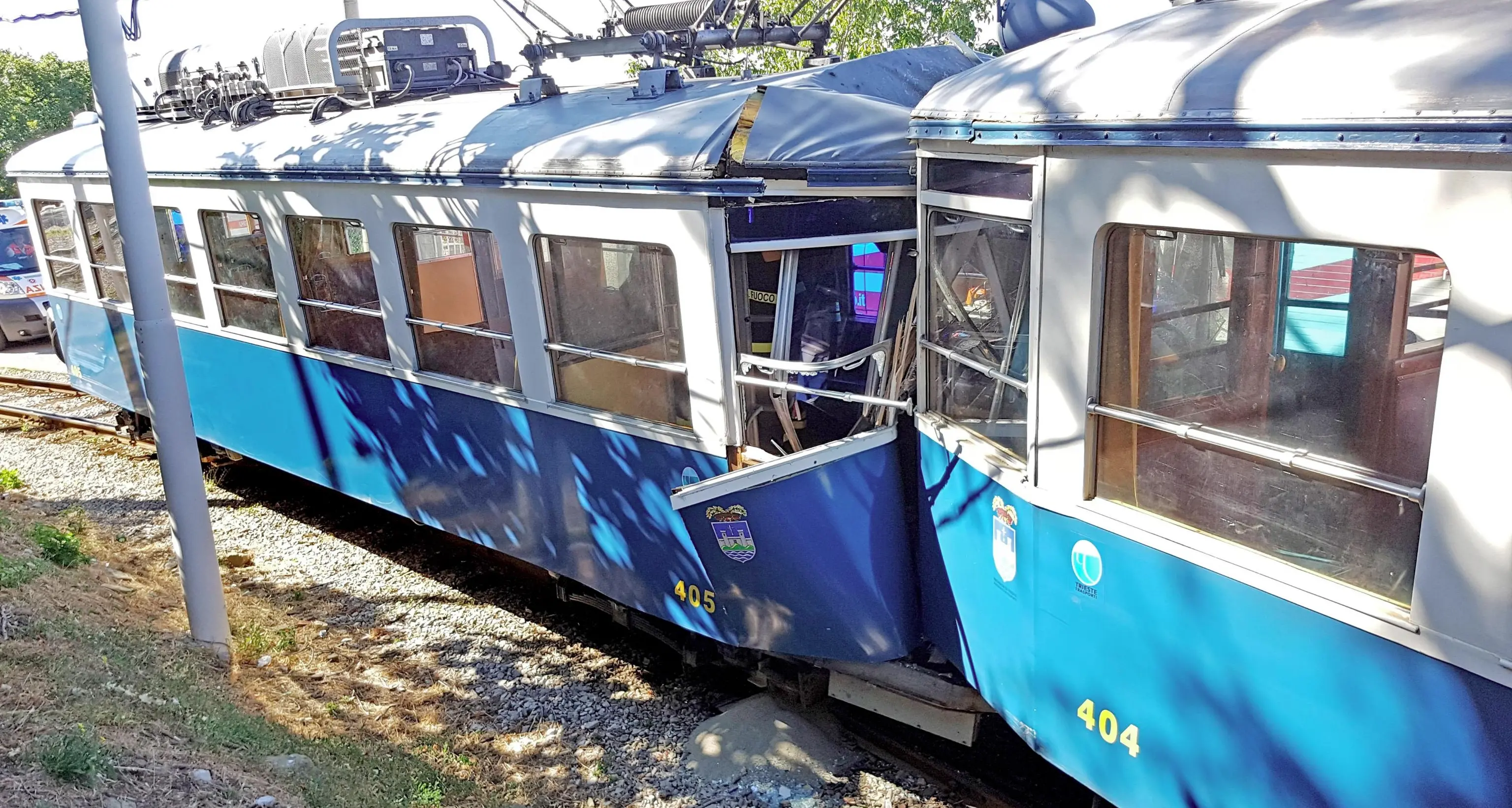 Trieste scontro frontale fra due tram: 8 feriti
