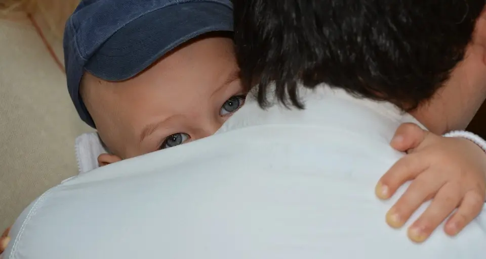 Assegno da 800 euro al mese per il papà che resta a casa