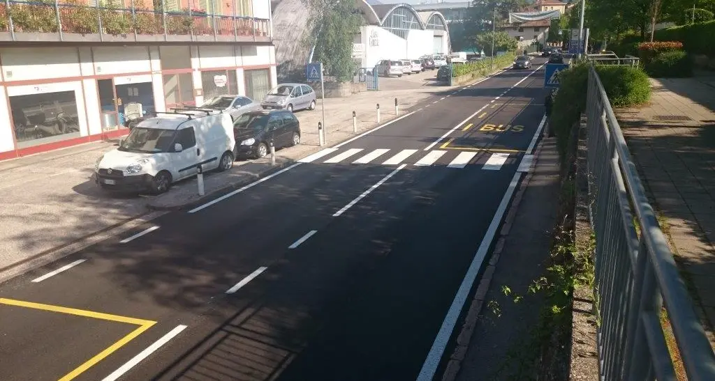 Sistemazione della fermata dell'autobus in viale Verona