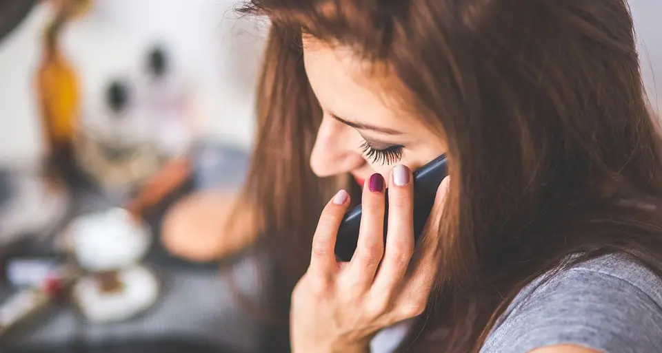 Truffati da giovani donne conosciute in chat Trentini contattati per piazzare soldi riciclati