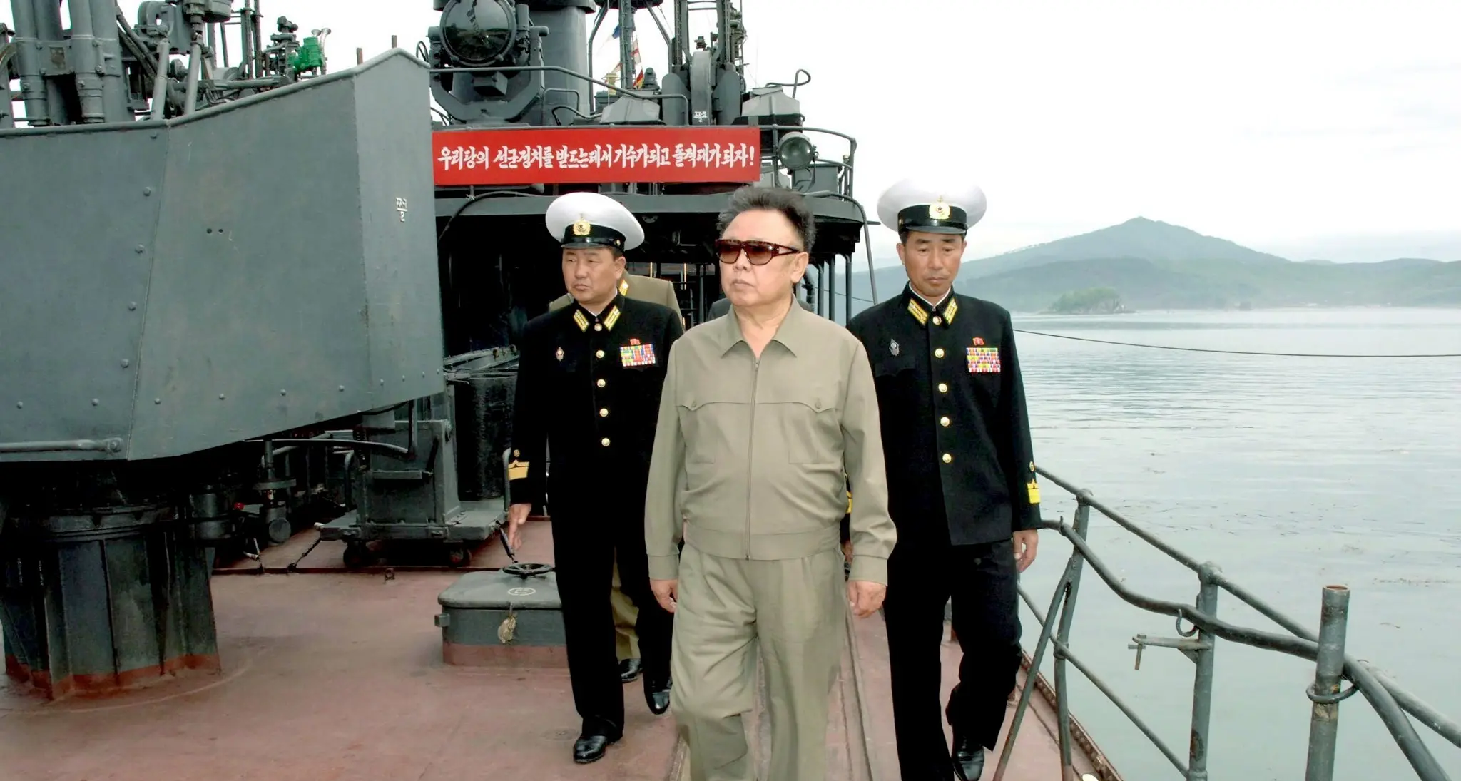 Si appisola davanti al dittatore nordcoreano Kim Jong-un: giustiziato con i cannoni della contraerea