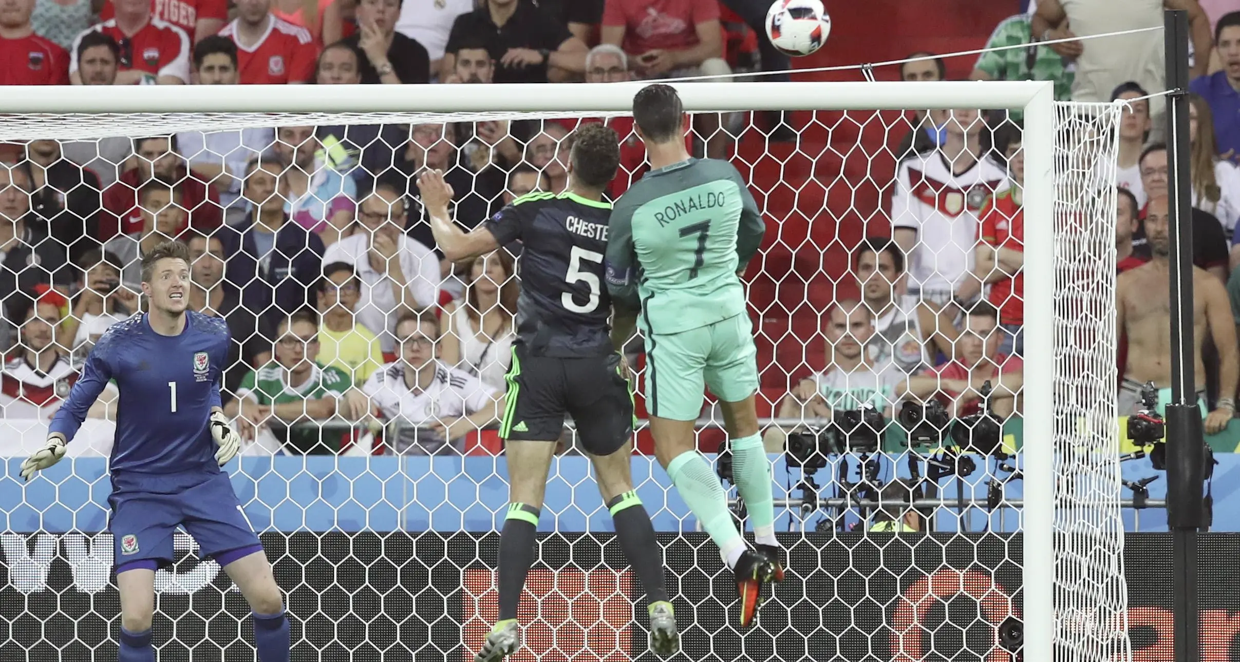 Cristiano Ronaldo batte Bale Il Portogallo vola in finale