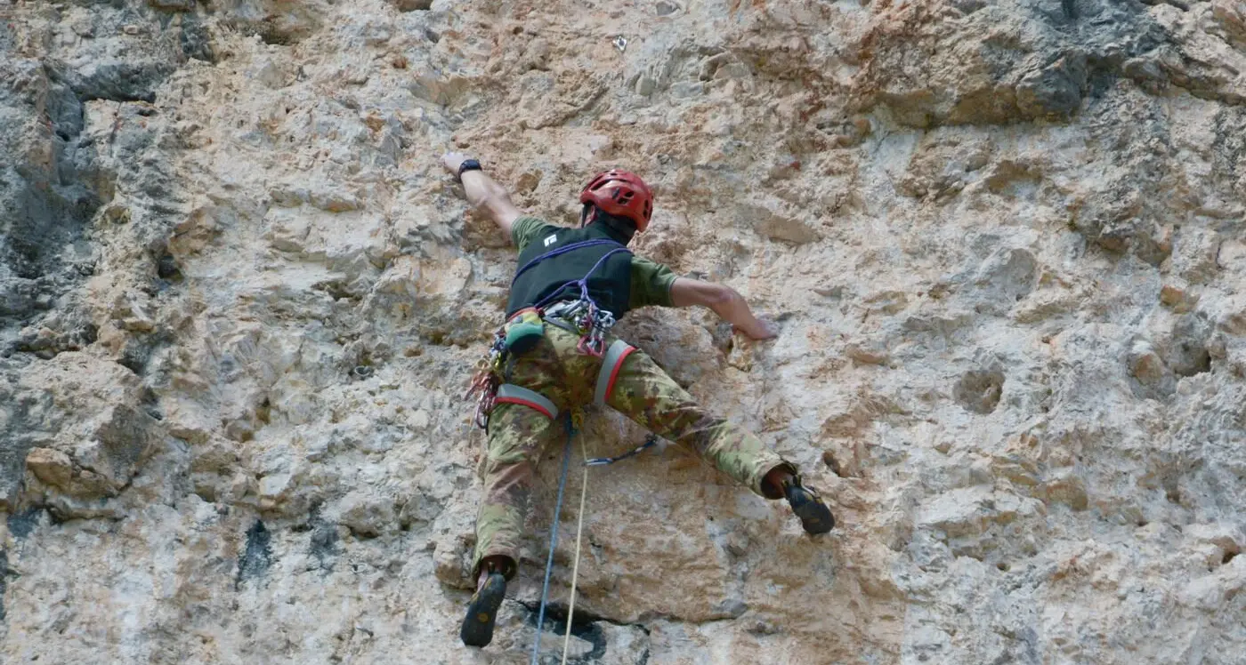 Cinque Torri, soldati di 13 nazioni alla esercitazione alpinistica