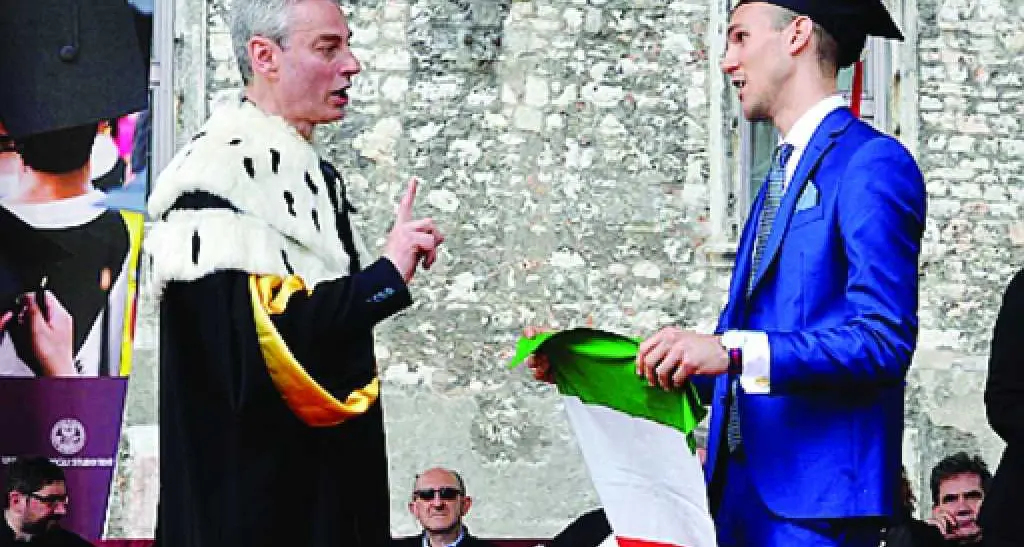 Tricolore di Atreju rifiutato dal rettore
