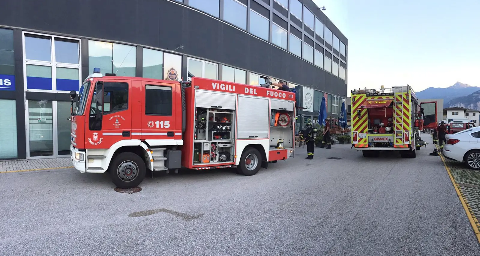Incendio al Gambrinus, fiamme divampate nelle cucine