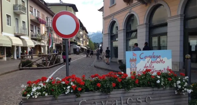 Cavalese, via Bronzetti chiusa al traffico provoca scintille in consiglio comunale
