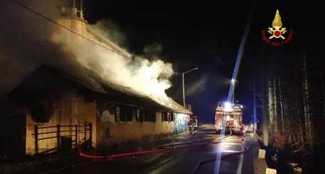Tragedia nel Bellunese, va a fuoco una casa: morte due persone