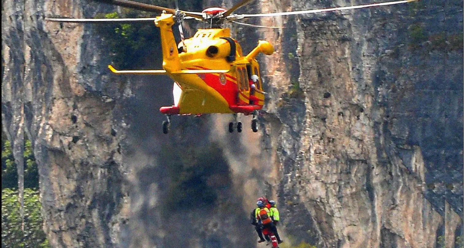 Strembo, tragedia in montagna: donna precipita e muore Gravissimo il marito che era tornato indietro per cercarla