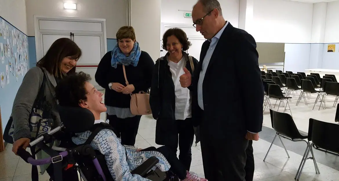 Beatrice ha finito le medie, il commovente saluto agli amici