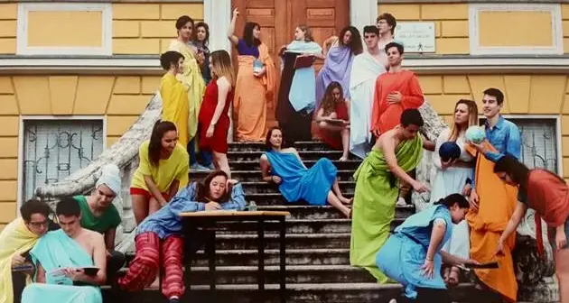 Al Galilei vestiti da filosofi greci per celebrare la fine della scuola