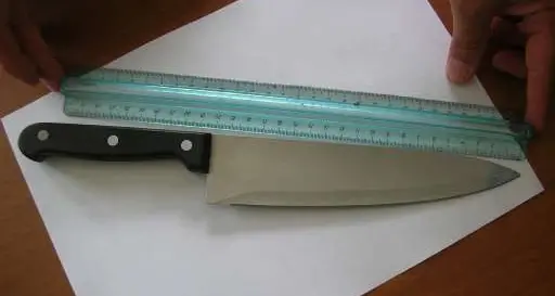 Coltello alla gola, tassista rapinato a Trento Sud L'autista riesce a scappare, malviventi in fuga a piedi