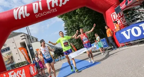 Val di Fassa running, un arrivo affollato Tre atleti in contemporanea