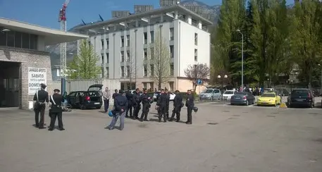 Otto richiedenti asilo espulsi: sfrattati dalla residenza Brennero