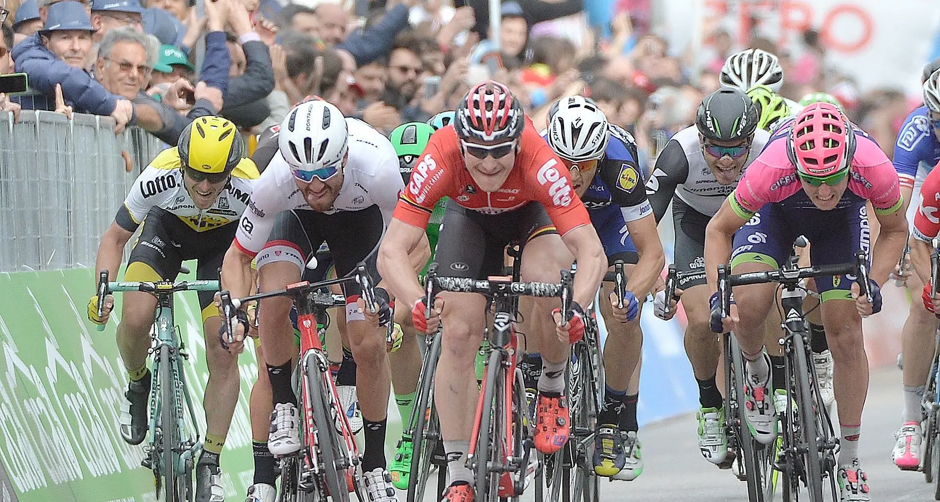 Giro, la volata a Greipel Dumoulin sempre in rosa