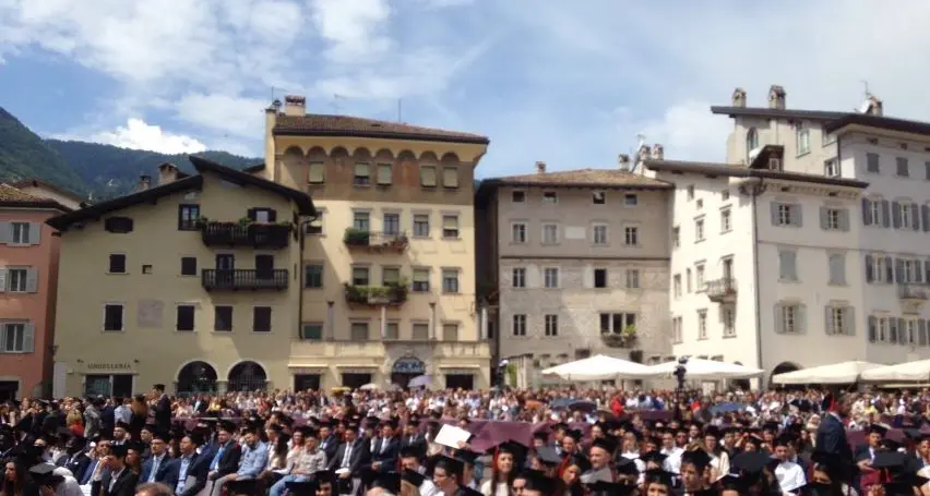 Neodottori in piazza Duomo per salutare la città