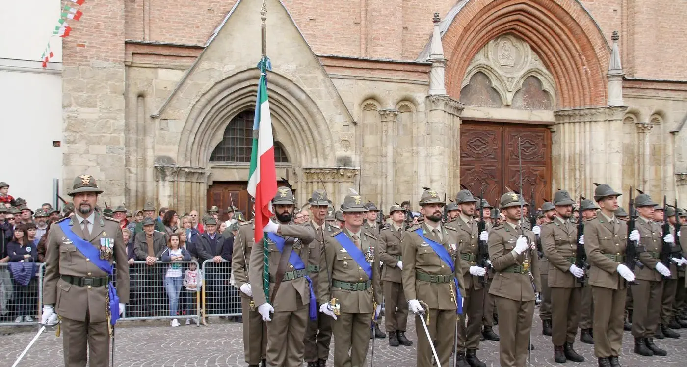 Asti, ecco il grande abbraccio degli alpini Oltre 5 mila penne nere trentine all'adunata