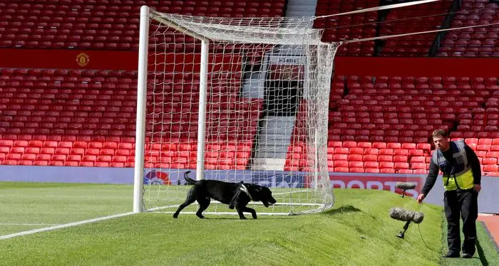 Old Trafford evacuato per una dimenticanza L'ordigno finto era parete di un'esercitazione