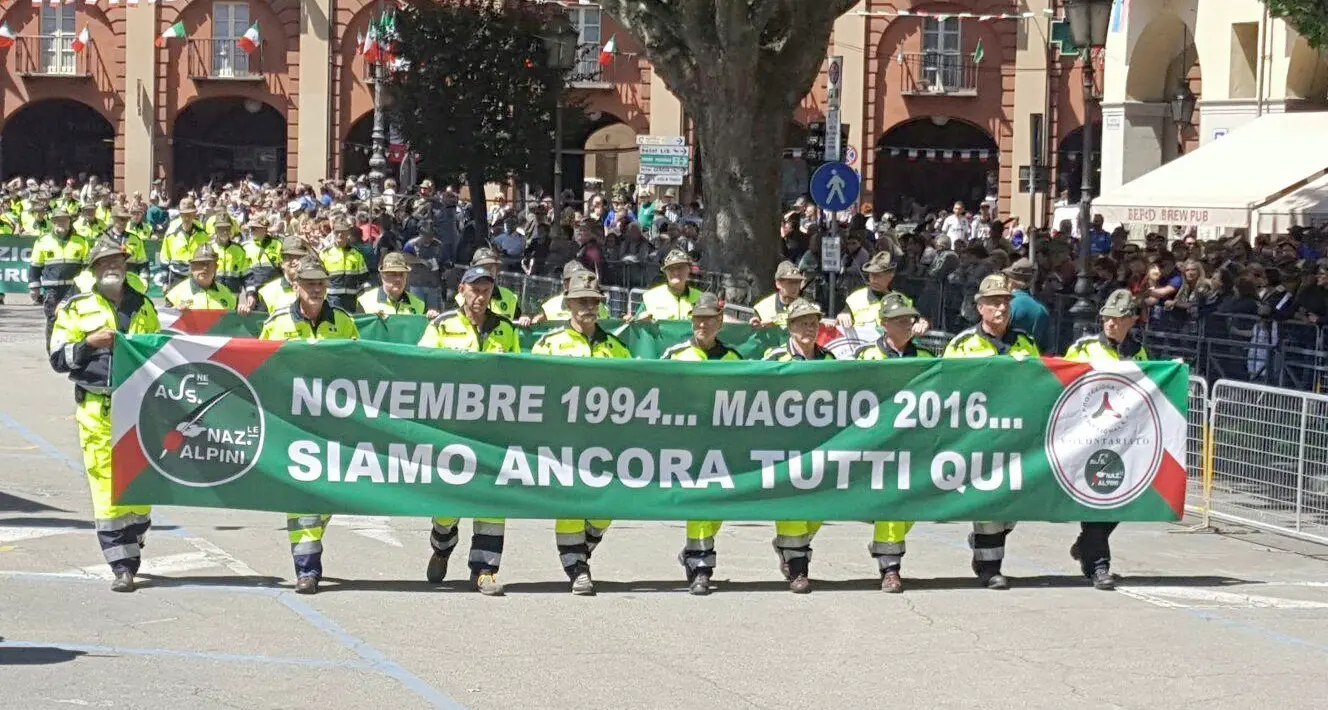 Celebrati Battisti e la Croce nera austriaca «Noi alpini lavoriamo sempre per l'unità»