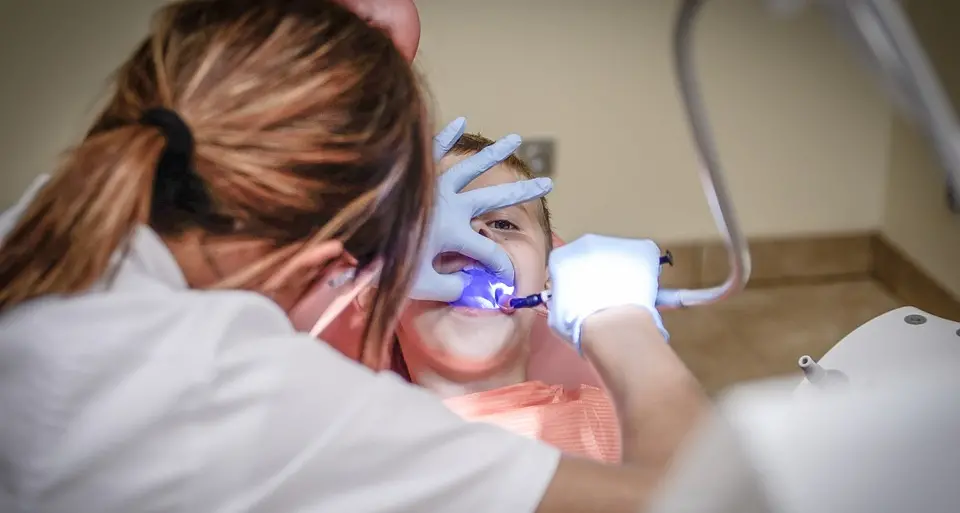 I bimbi tornano dal dentista, dopo gli anni di crisi