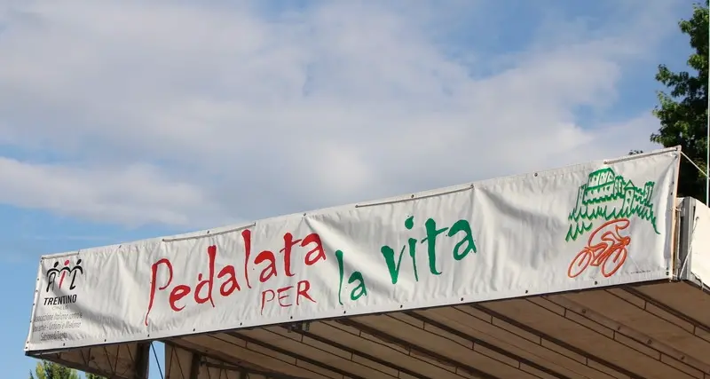 Tutti insieme in bicicletta per battere la leucemia