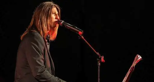 Nick Casciaro canta negli Stati Uniti