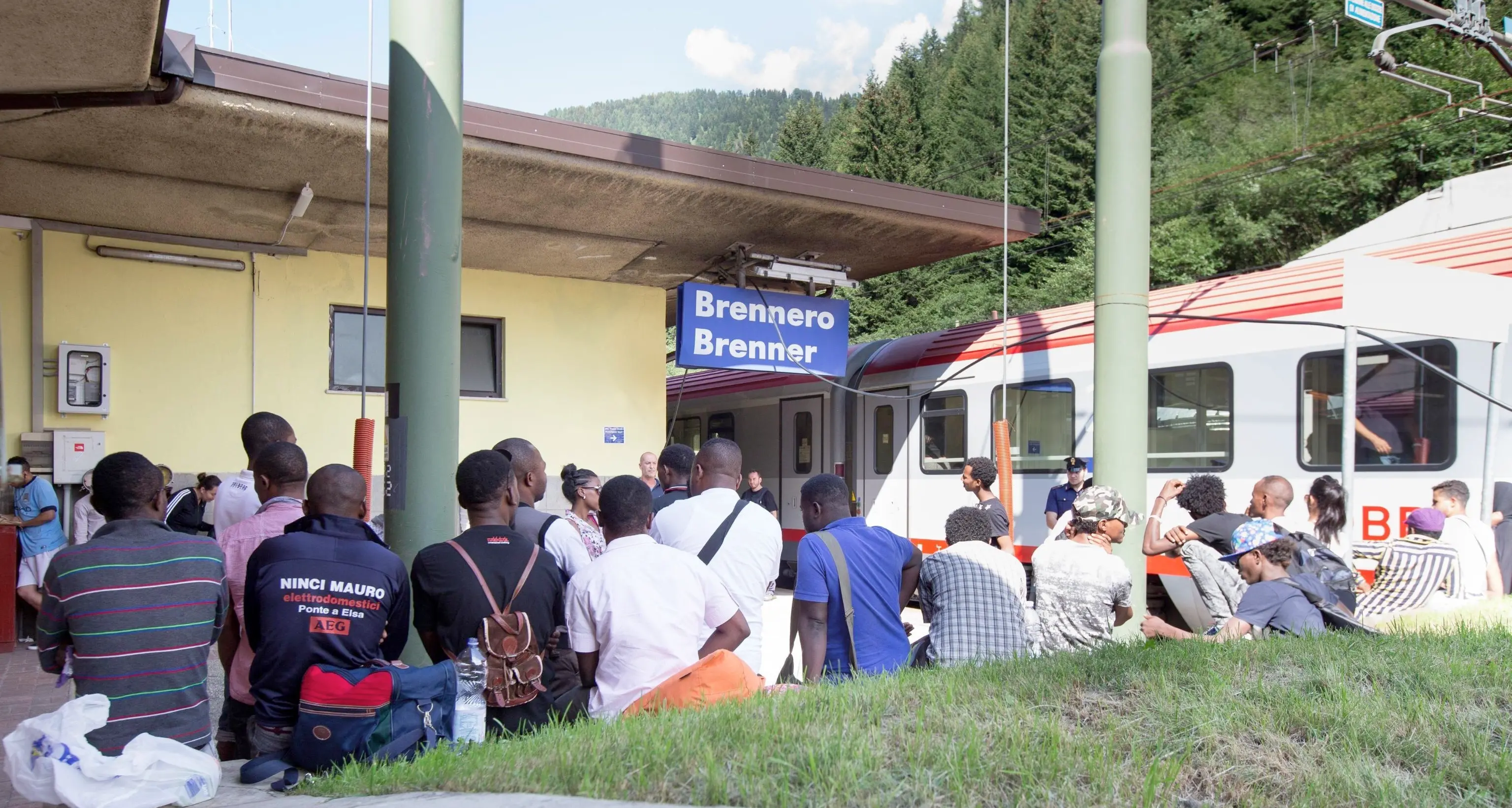 Ugo Rossi sui migranti: «Buttare fuori tutti è demagogia, servono regole e integrazione»