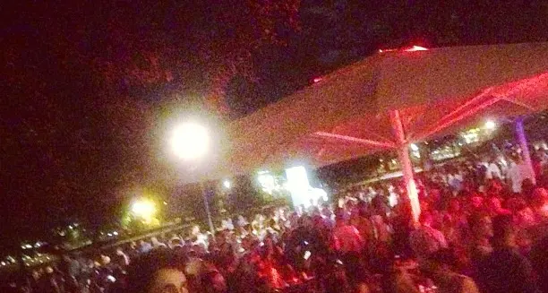 Piazza Dante si popola di giovani: successo della prima di #giovedìafterworking‬